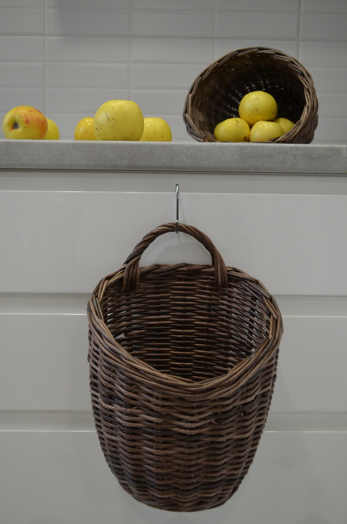 壁掛け収納 旬のフルーツを入れるバスケット フラワーベースにも使える 枝編み細工 ブラウン